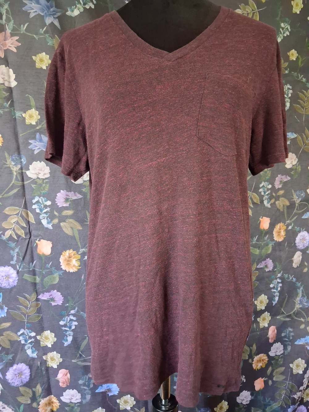 Men's V-Neck Pocket T-Shirt in Maroon